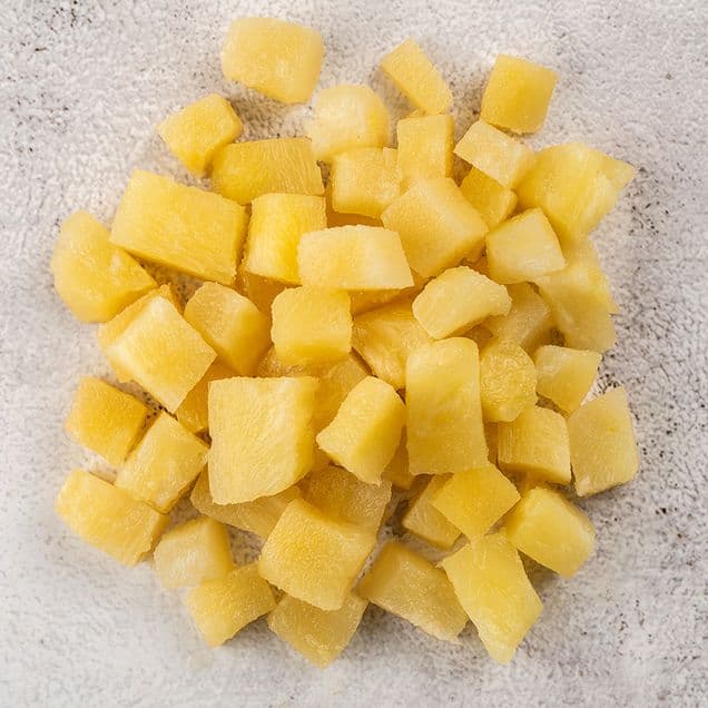 Abacaxi em cubos